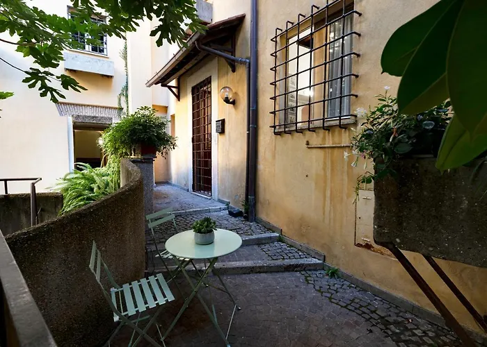 Appartement Quiet Trevi Fountain Courtyard & Patio