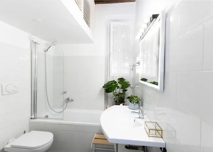 Appartement Quiet Trevi Fountain Courtyard & Patio *