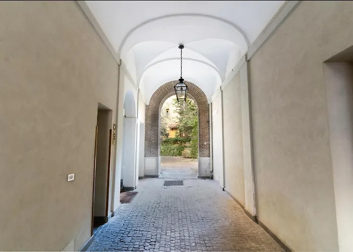 Quiet Trevi Fountain Courtyard & Patio Appartement *