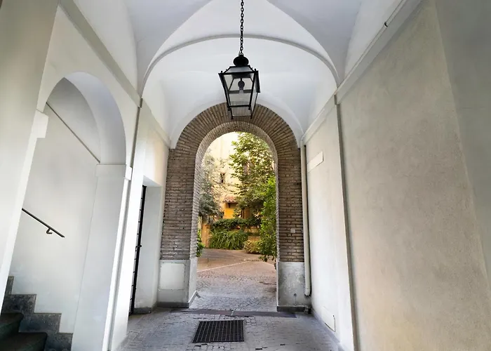 Quiet Trevi Fountain Courtyard & Patio Appartement