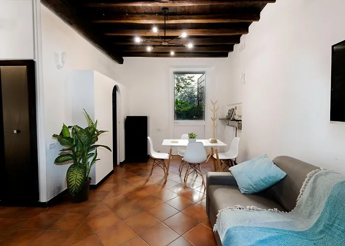 Quiet Trevi Fountain Courtyard & Patio Appartement *