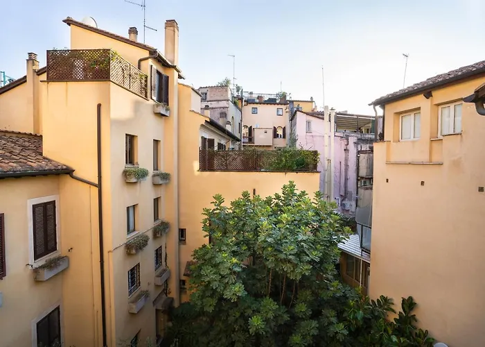 Appartement Quiet Trevi Fountain Courtyard & Patio