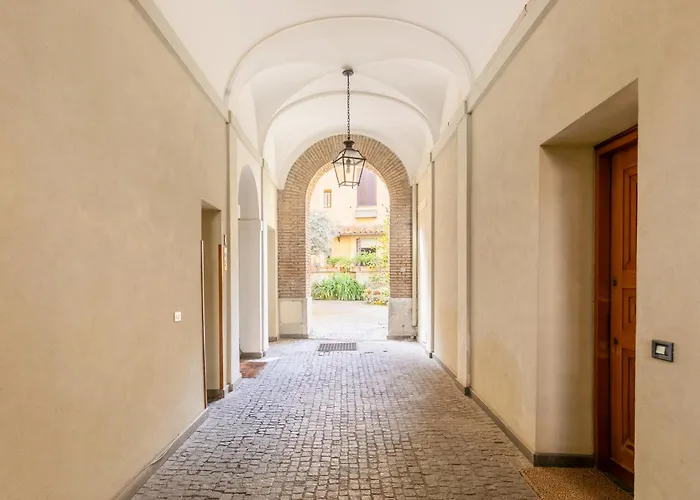 Appartement Quiet Trevi Fountain Courtyard & Patio Rome