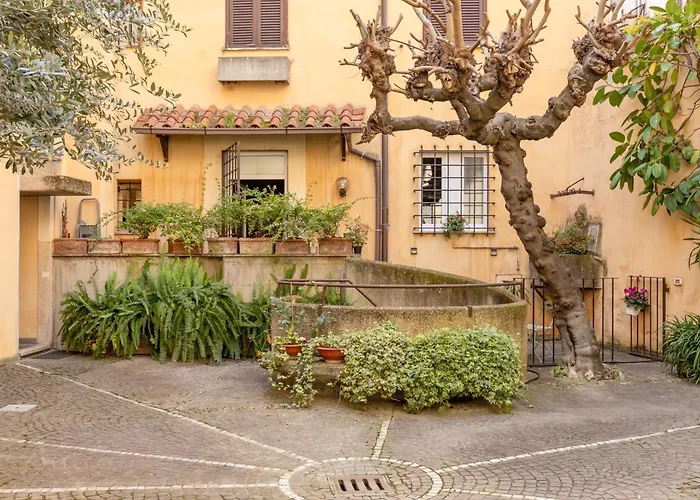 Appartement Quiet Trevi Fountain Courtyard & Patio Rome
