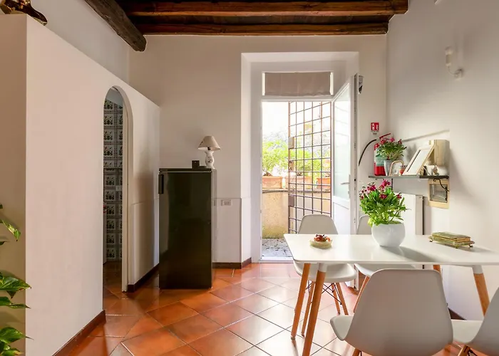 Quiet Trevi Fountain Courtyard & Patio Appartement *