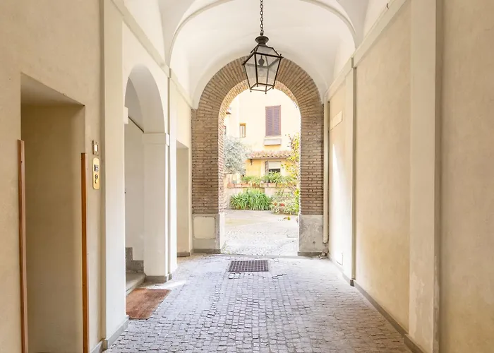 Quiet Trevi Fountain Courtyard & Patio Appartement Rome