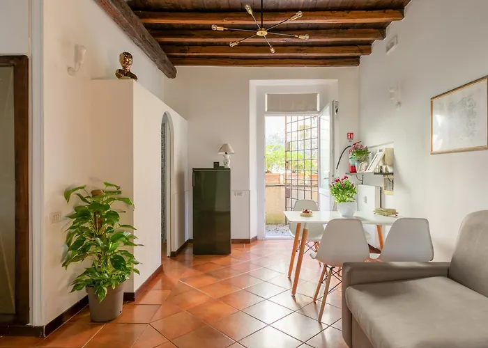 Quiet Trevi Fountain Courtyard & Patio Appartement