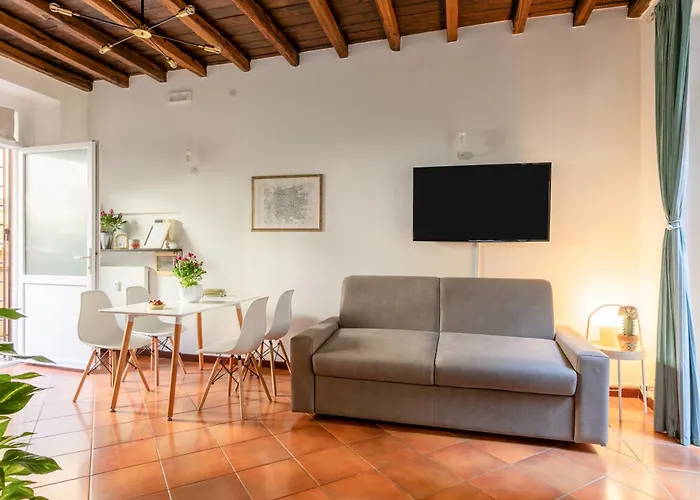 Appartement Quiet Trevi Fountain Courtyard & Patio