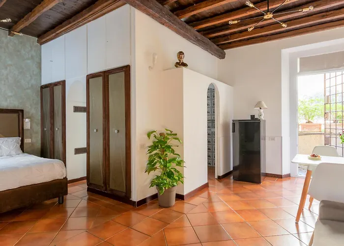 Quiet Trevi Fountain Courtyard & Patio Appartement Rome