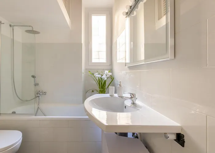 Quiet Trevi Fountain Courtyard & Patio Appartement Rome
