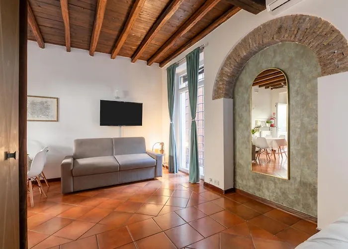 Appartement Quiet Trevi Fountain Courtyard & Patio Rome