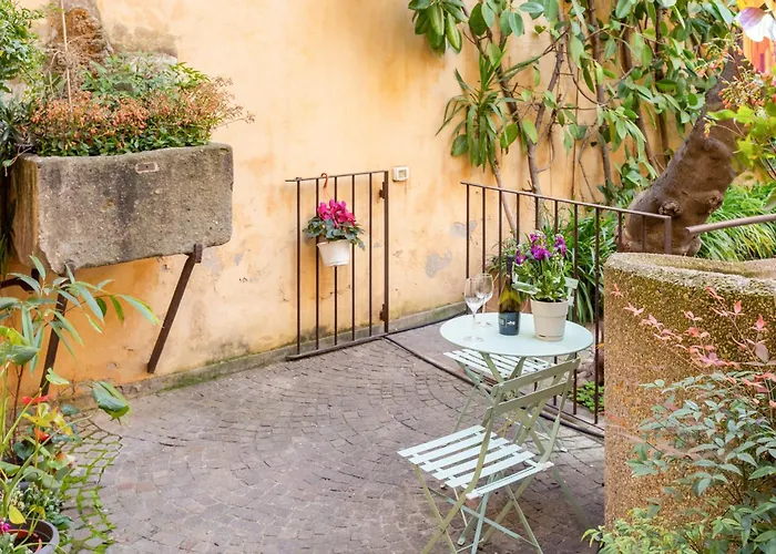 Appartement Quiet Trevi Fountain Courtyard & Patio *