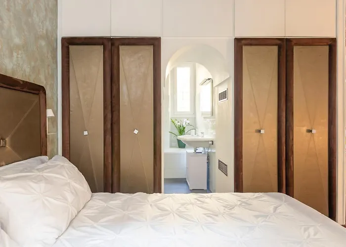 Quiet Trevi Fountain Courtyard & Patio Appartement *