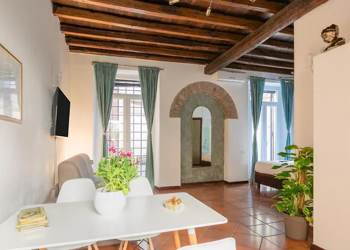 Quiet Trevi Fountain Courtyard & Patio Appartement Rome