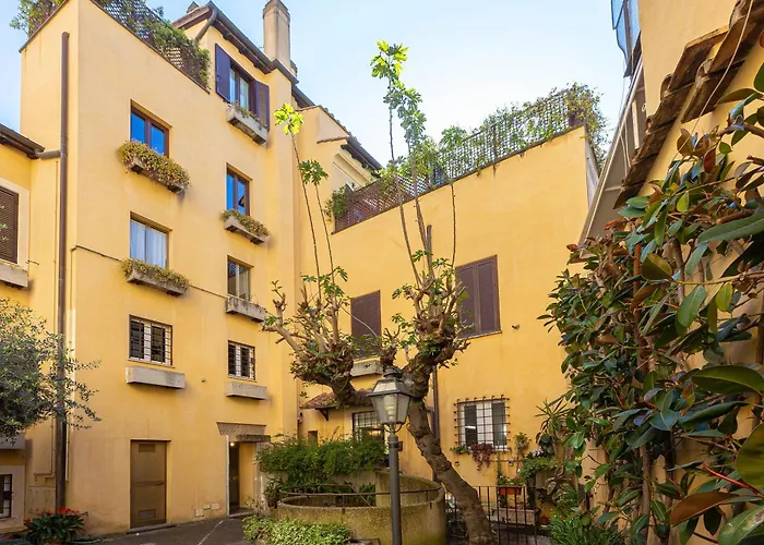 Appartement Quiet Trevi Fountain Courtyard & Patio