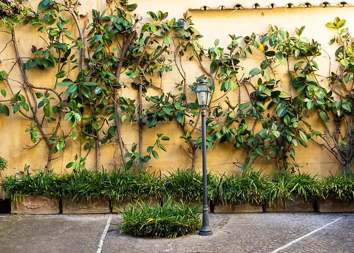 Quiet Trevi Fountain Courtyard & Patio Apartamento Roma